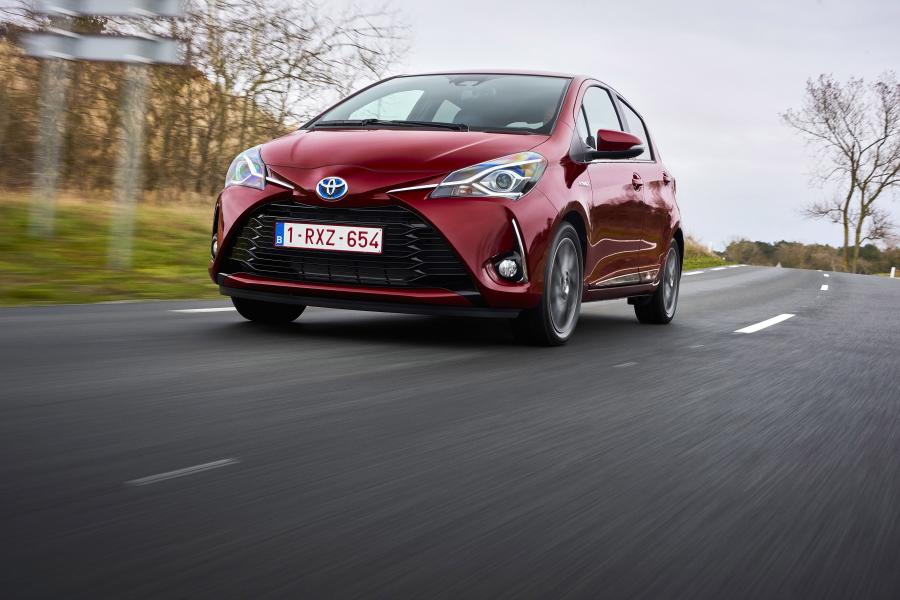  Toyota Yaris Hybrid 2017 года  (фото 5 из 15)